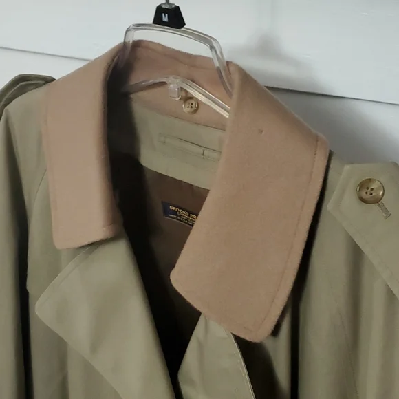 Brooks Brothers trench coat - Picture 4 of 16